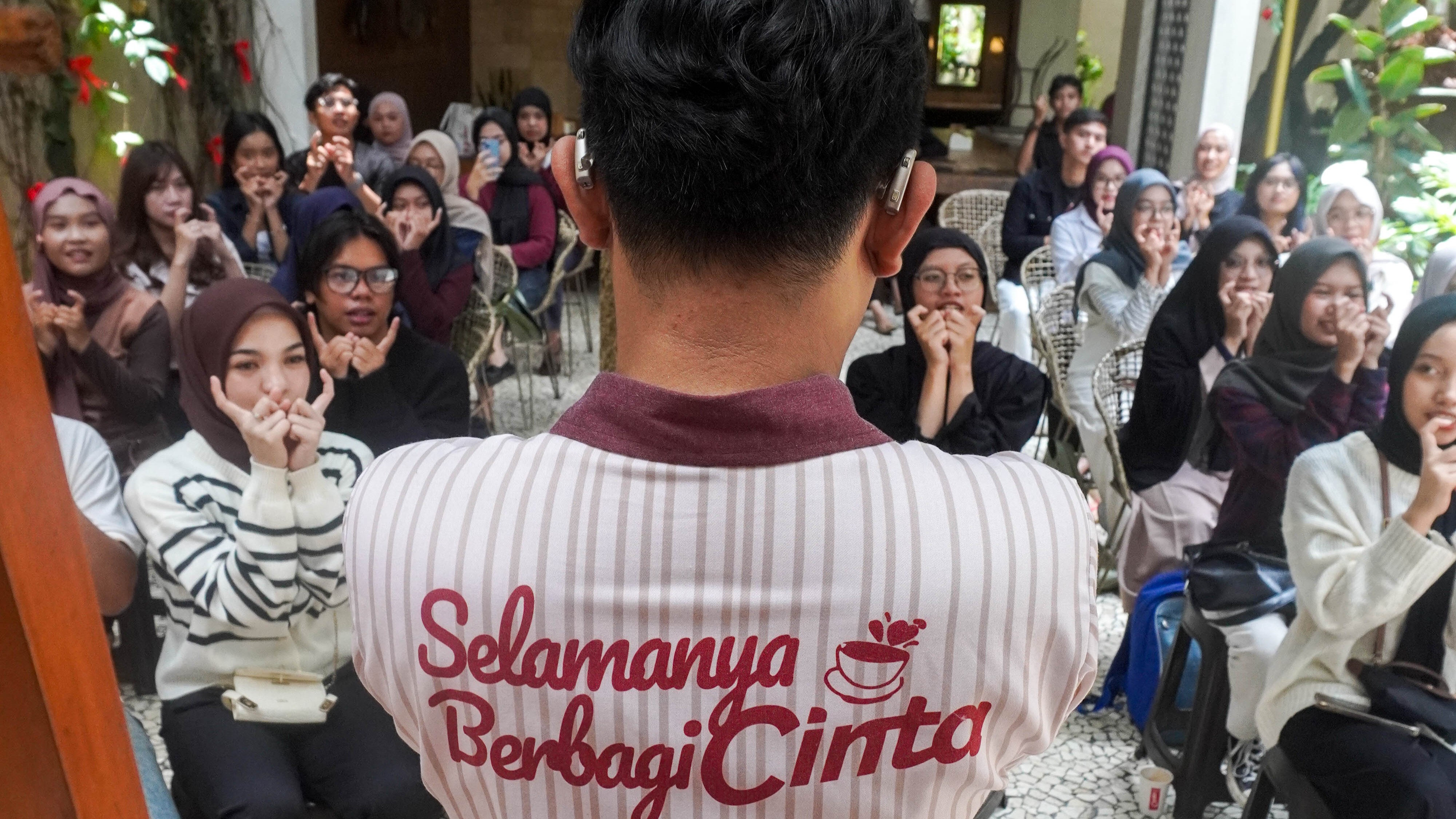 Kelas Bahasa Isyarat Rutin