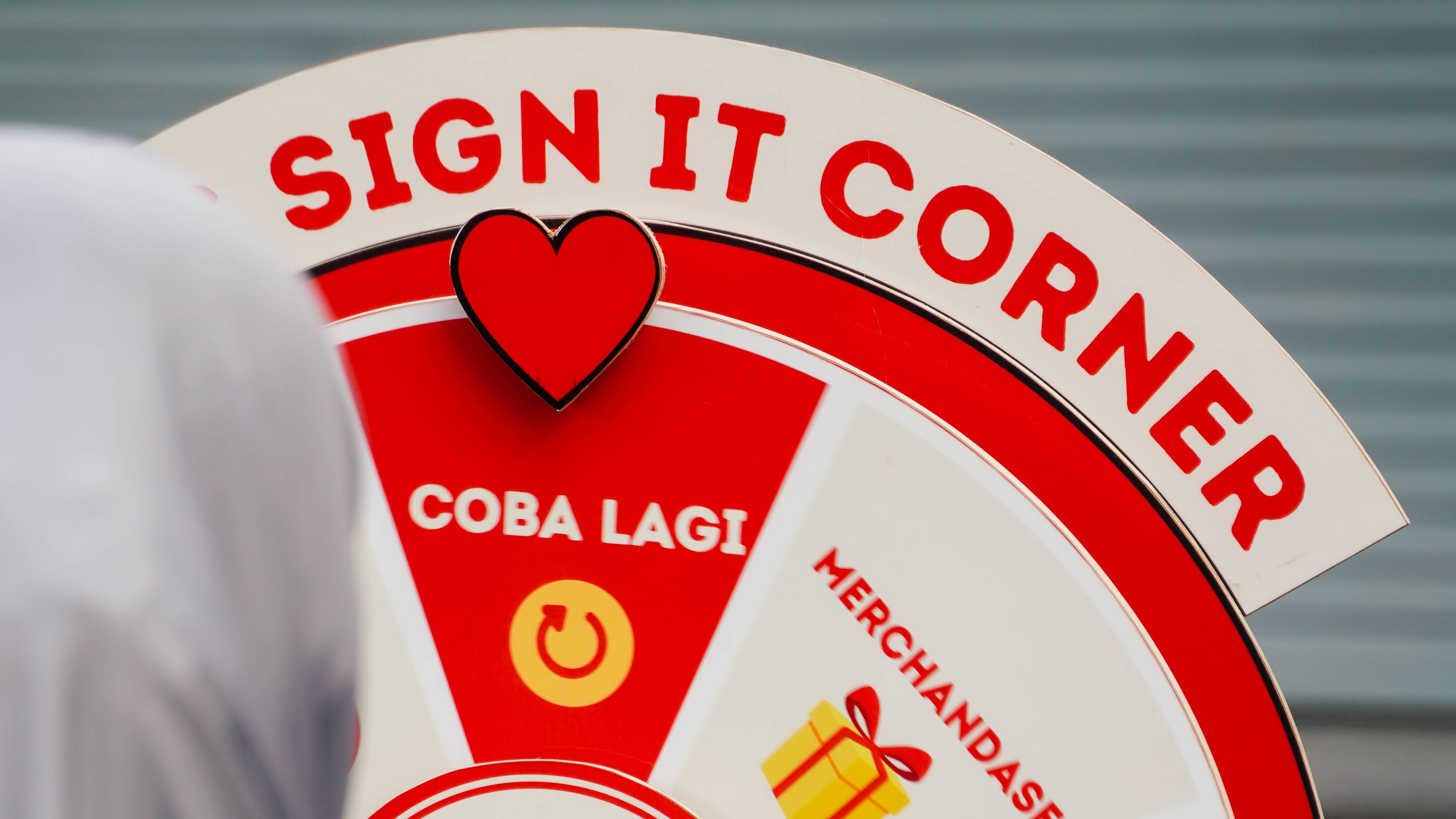 Let's Sign It Corner
